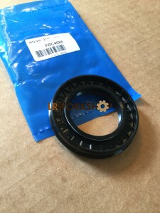FRC4586 - Less Heavy Duty, differential final drive pinion, Seal